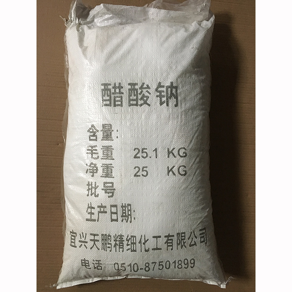 為了避免因吸濕性能過強產(chǎn)生色暈往往以醋酸鈉代替燒堿或是碳酸鉀